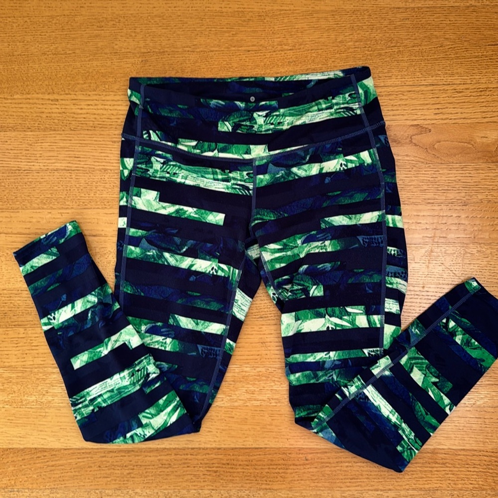 Athleta 7/8 Pattered Leggings M
